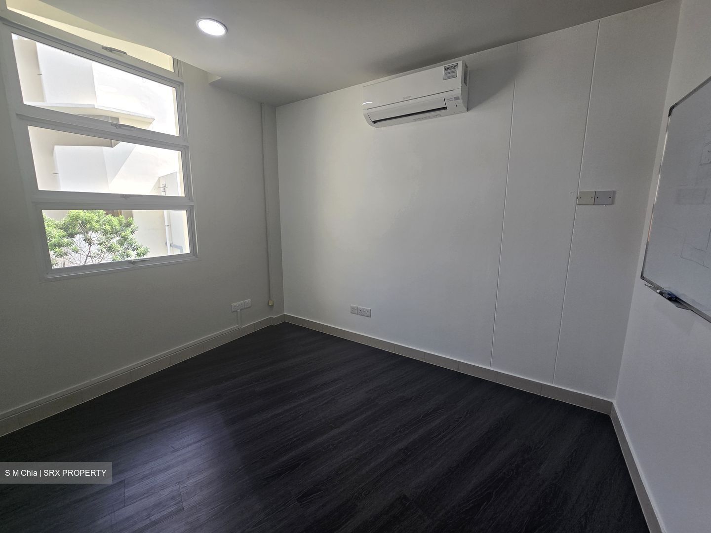 Tank Road (D9), Office #602261611